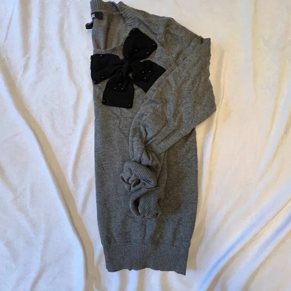 Forever 21 Womens Sweater with Bow